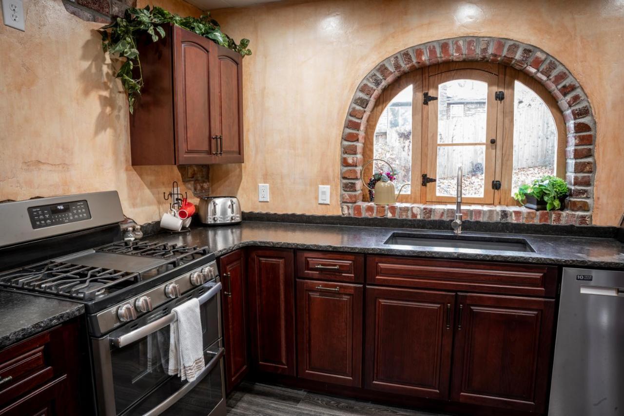 The Hobbit House, Fantasy Comes Home! Russellville Exterior foto