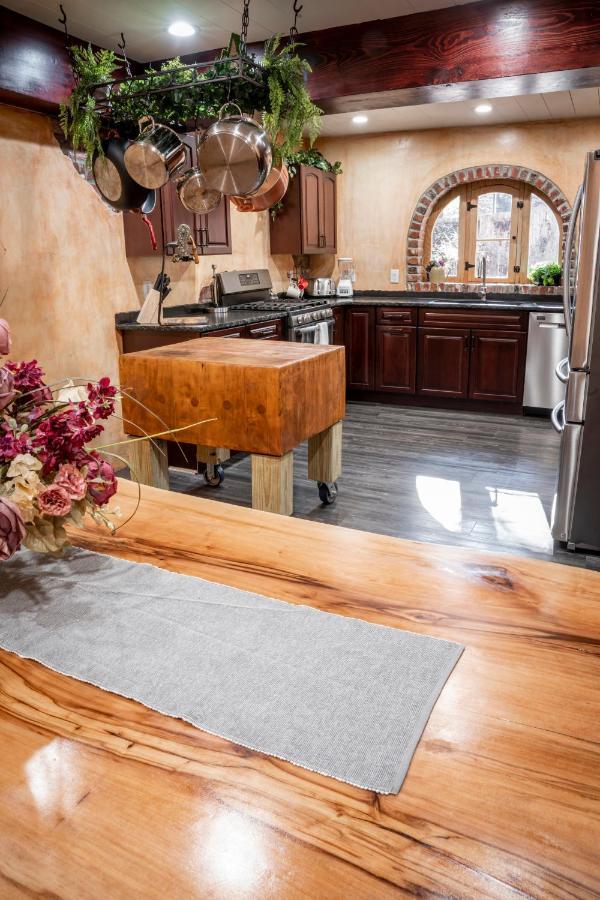 The Hobbit House, Fantasy Comes Home! Russellville Exterior foto
